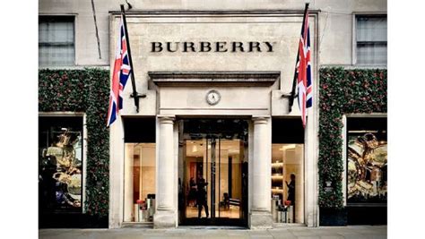 come si chiama materiale plastificato di burberry|La storia di Burberry, lo stile inglese dal 1856 .